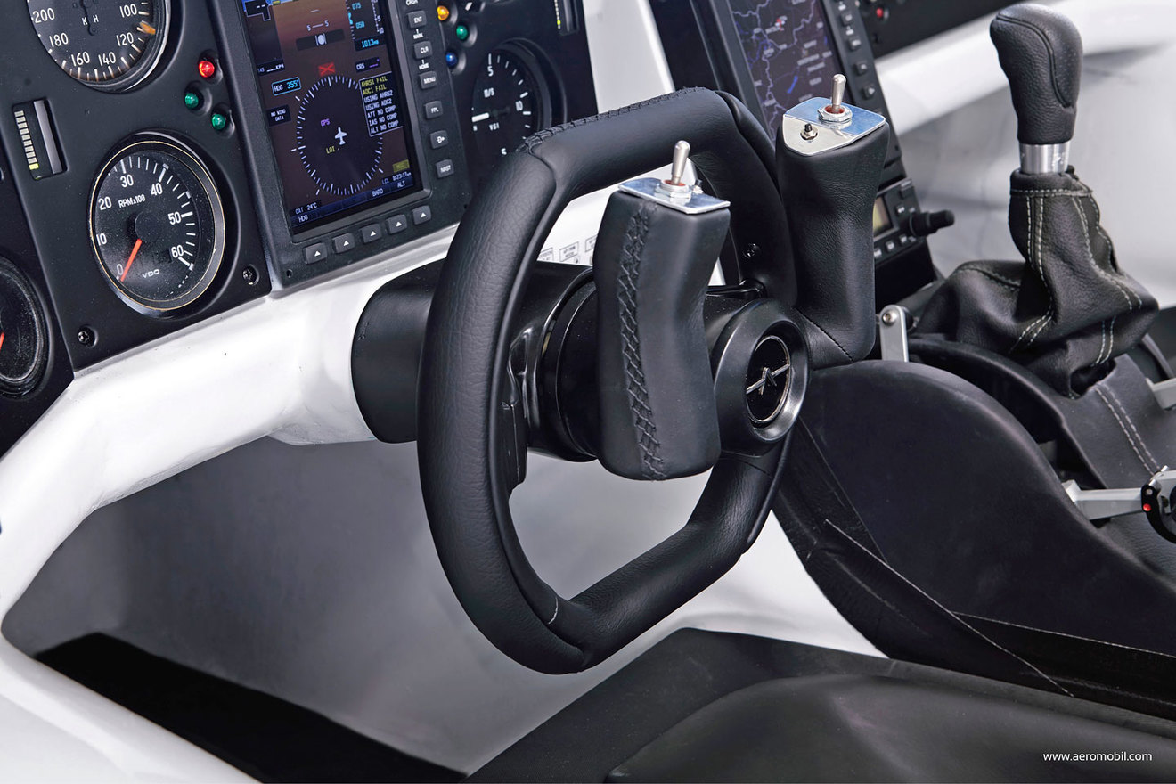 Aeromobil cockpit w1400